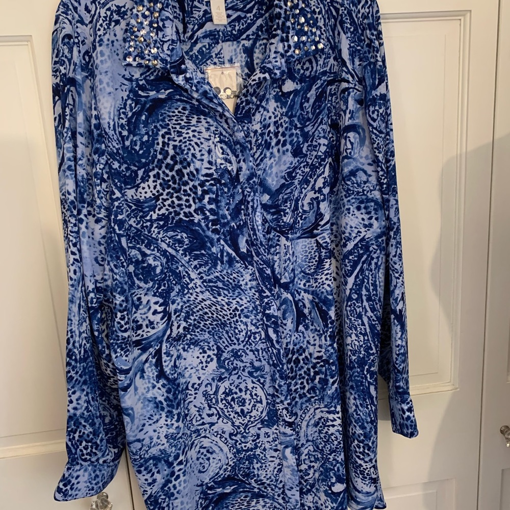 Blue and white tunic